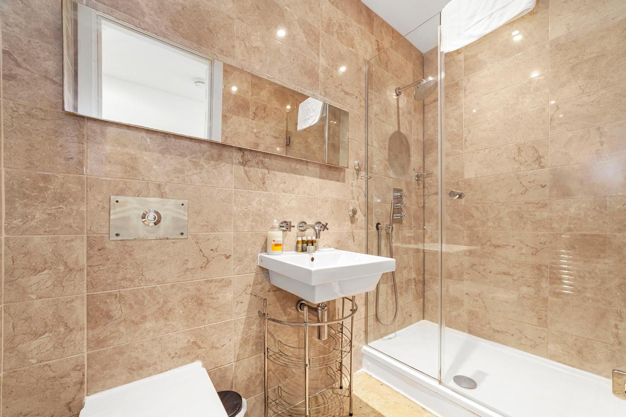 Deluxe Holborn Two Bedroom Apartment Londen Buitenkant foto